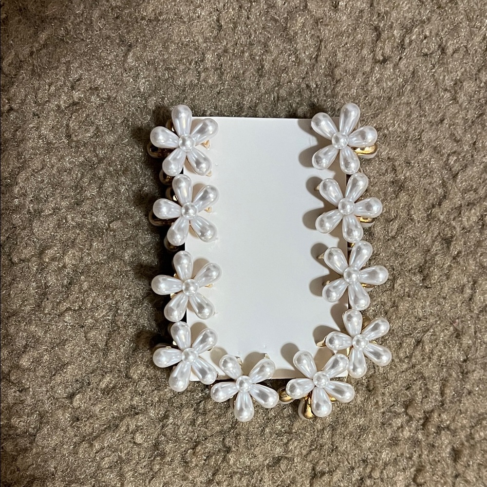 White Floral Pearl Hair Clip